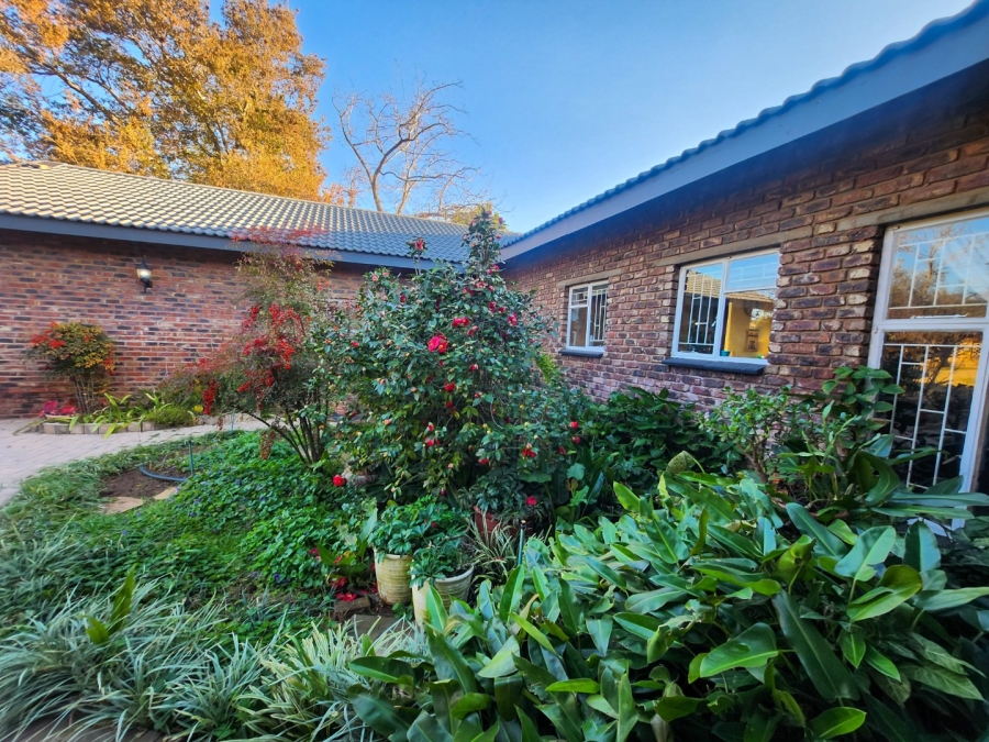 4 Bedroom Property for Sale in Wilkoppies North West